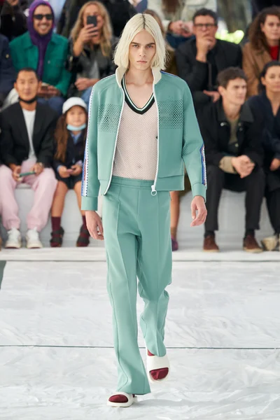 Look 10